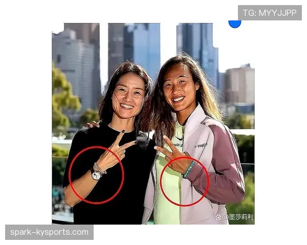 李娜赛场上像狠角色,可她家照顾娃的样子谁能想到啊? 李娜赛场上像狠角色,可她家照顾娃的样子谁能想到啊?