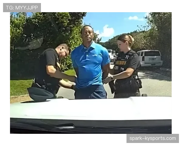看到泰格·伍兹的车库那一刻我就想搬去当管理员了 看到泰格·伍兹的车库那一刻我就想搬去当管理员了