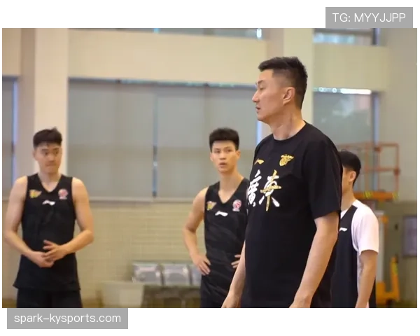 高磊训练完直接拎爱马仕去接娃,这反差谁懂 高磊训练完直接拎爱马仕去接娃,这反差谁懂